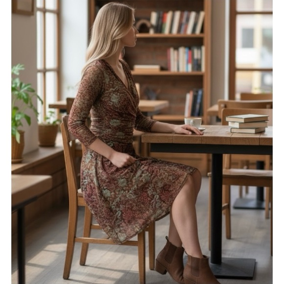 MAGGY Boutique Floral Long Sleeve Ruched Body-Con Dress Size 6 - Picture 15 of 15